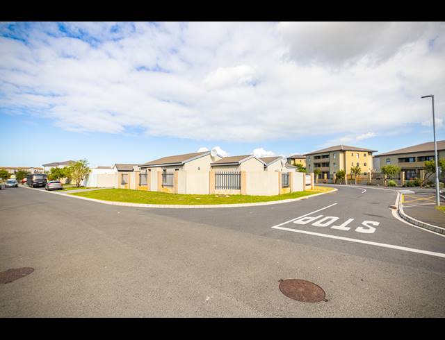 3 BEDROOM FREESTANDING TO LET IN PARKLANDS